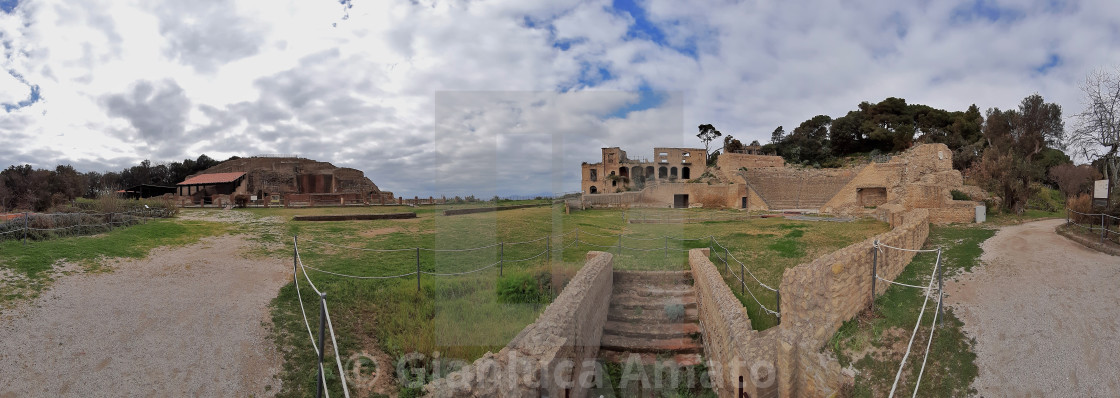 "Napoli - Panoramica dei ruderi della Villa di Pollione" stock image