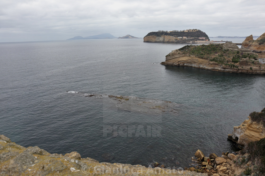 "Napoli - Scoglio piatto nella Baia di Trentaremi" stock image