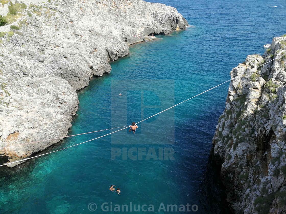 "Funambolo che attraversa il Canale del Ciolo" stock image