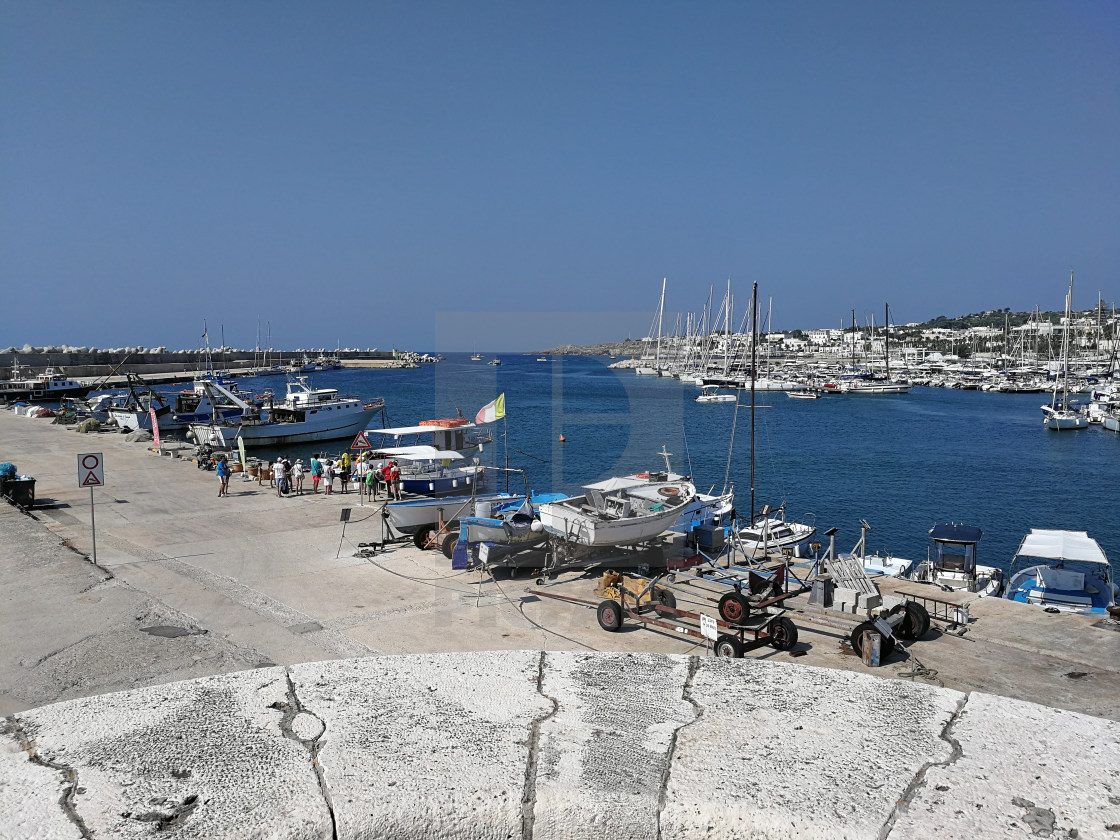 "Santa Maria di Leuca - Turisti all'imbarco dalla torre del porto" stock image