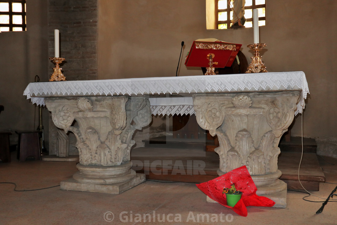 "Benevento - Particolare dell'altare di Santa Sofia" stock image