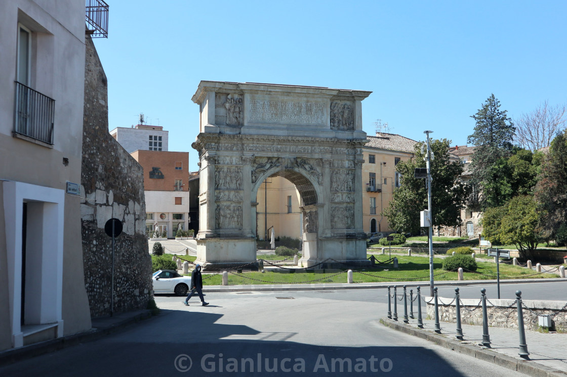 "Benevento - Arco Traiano durante la quarantena" stock image