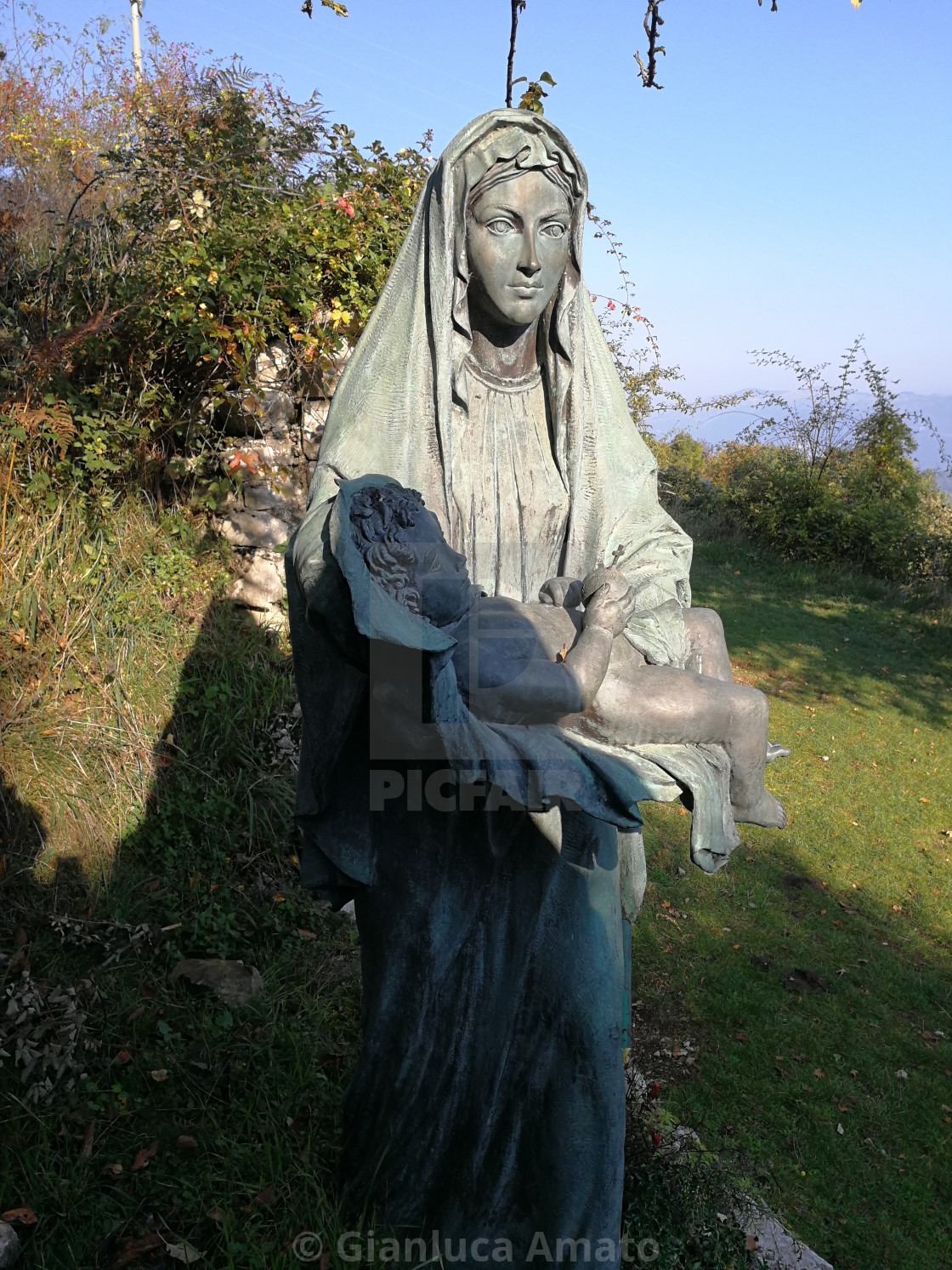 "Castelpetroso - Statua di Maria con Gesù Bambino" stock image