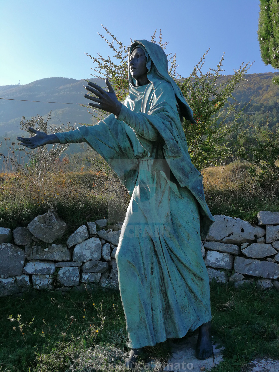 "Castelpetroso - Statua di Maria che incontra Gesù" stock image