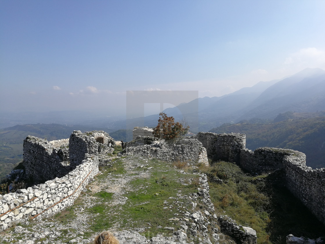 "Roccamandolfi - Panorama del castello" stock image