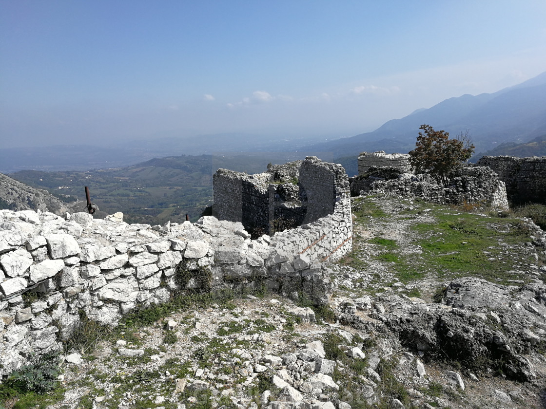 "Roccamandolfi - Scorcio del castello" stock image