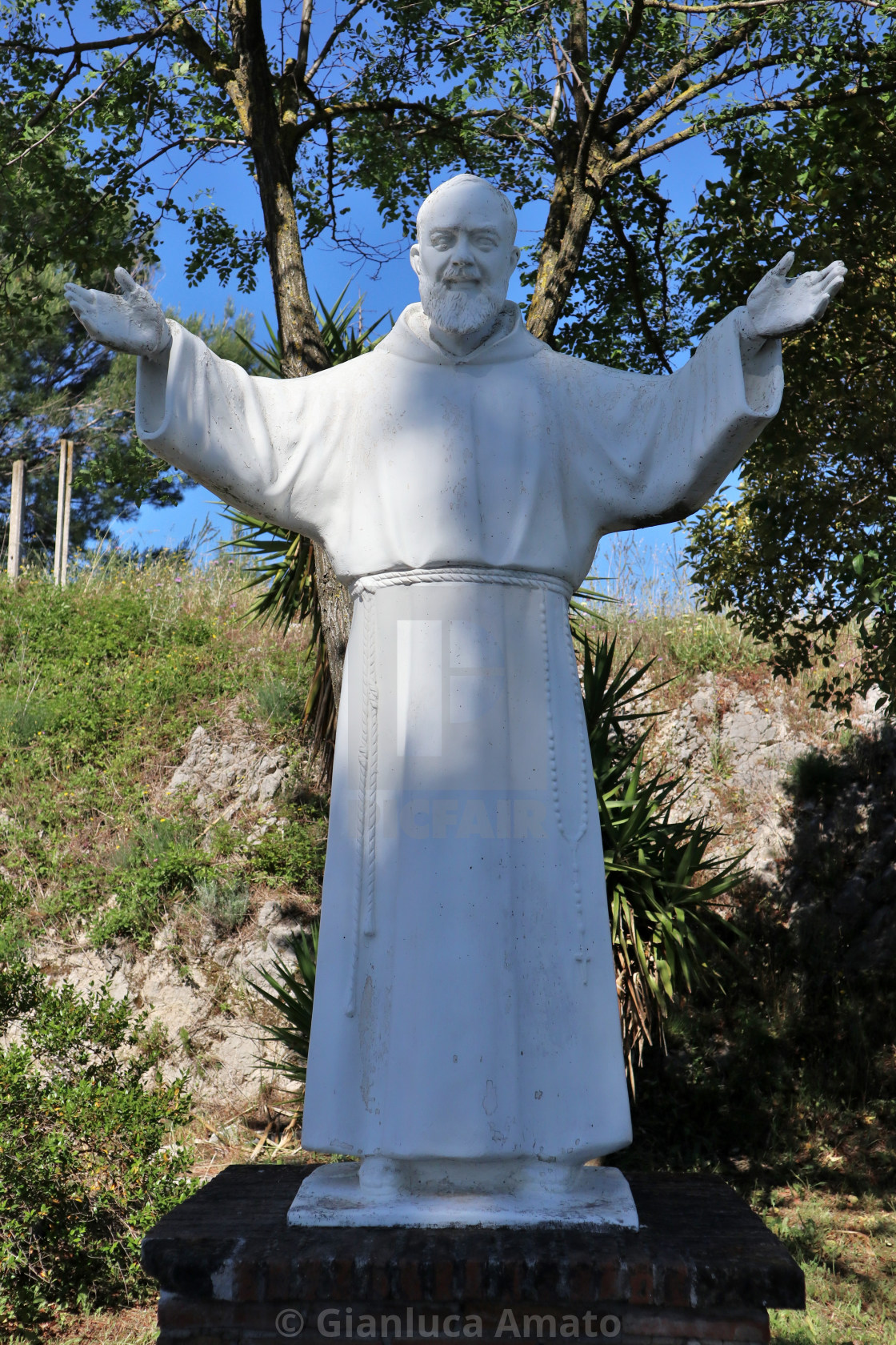 "Maddaloni - Statua di Padre Pio al Santuario di San Michele" stock image