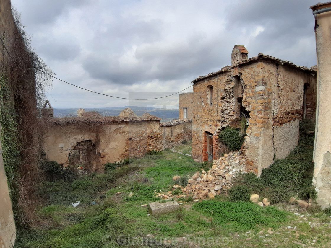 "Paduli - Edificio fatiscente del borgo Fantasma" stock image