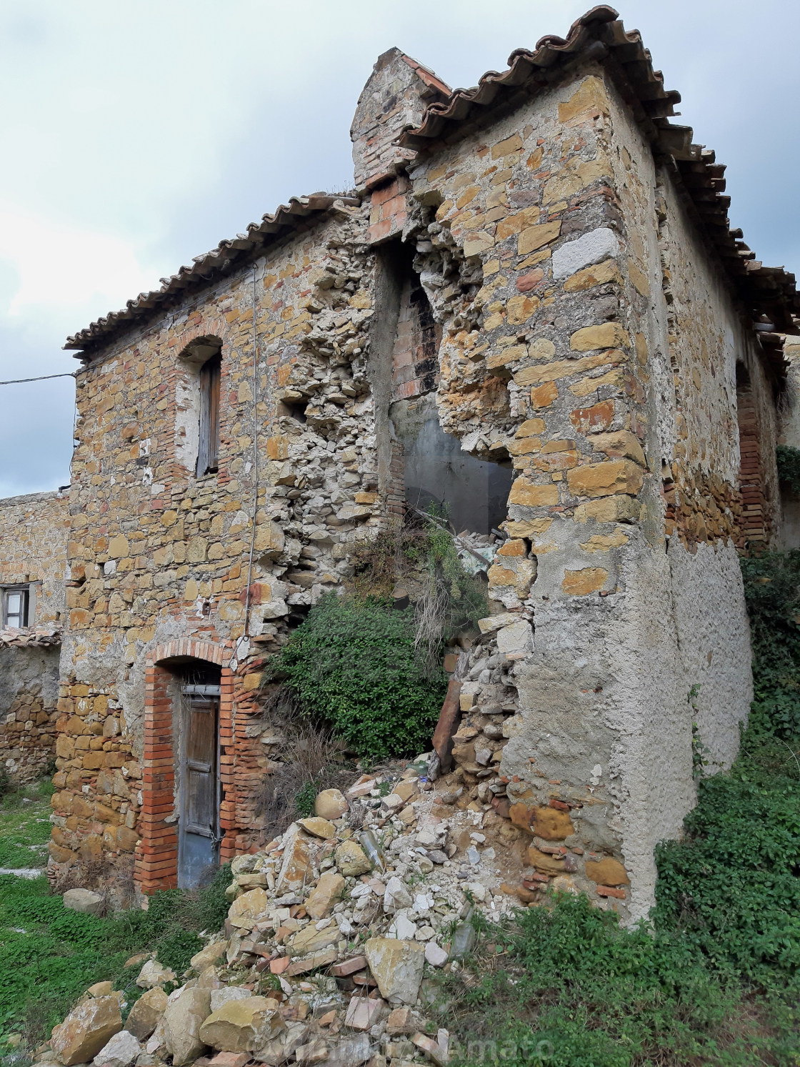 "Paduli - Parete crollata del borgo fantasma" stock image