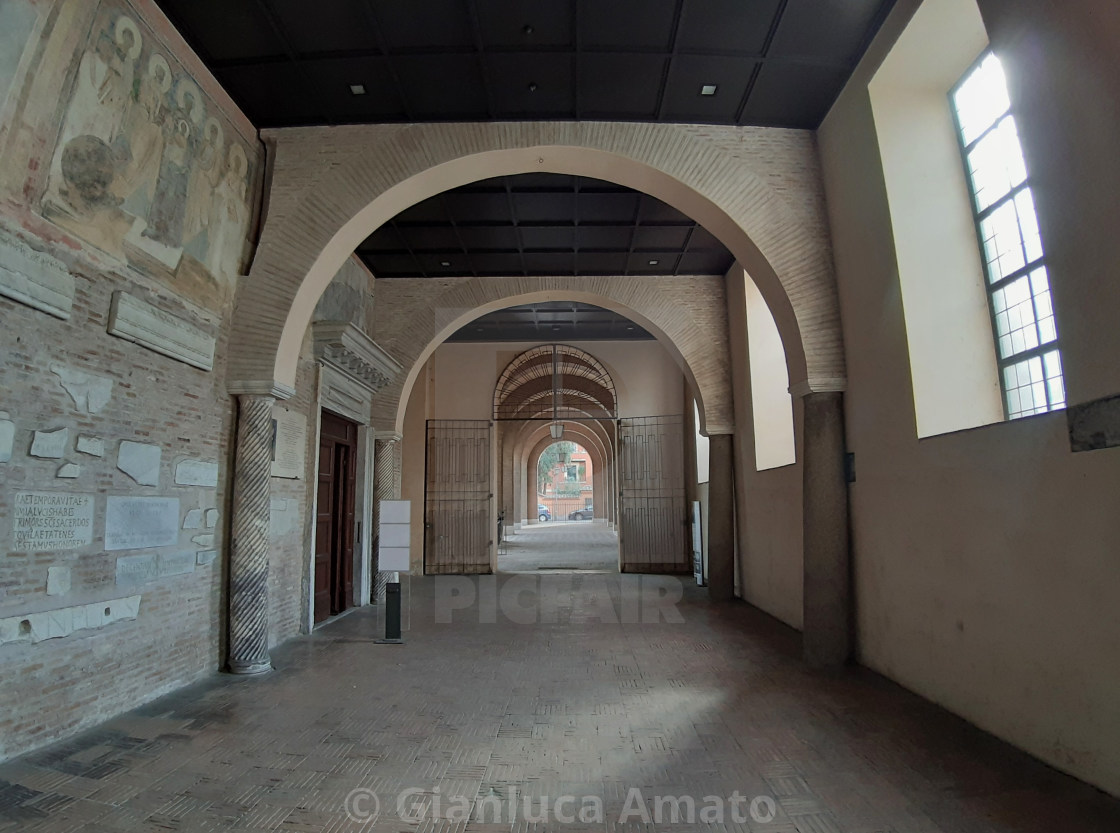 "Roma - Atrio di ingresso di Santa Sabina" stock image