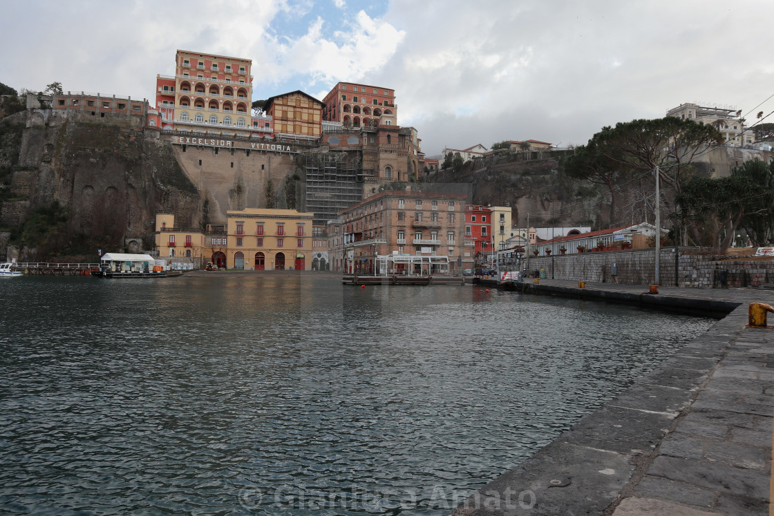 "Sorrento - Hotel Excelsior Vittoria dal porto di Marina Piccola" stock image