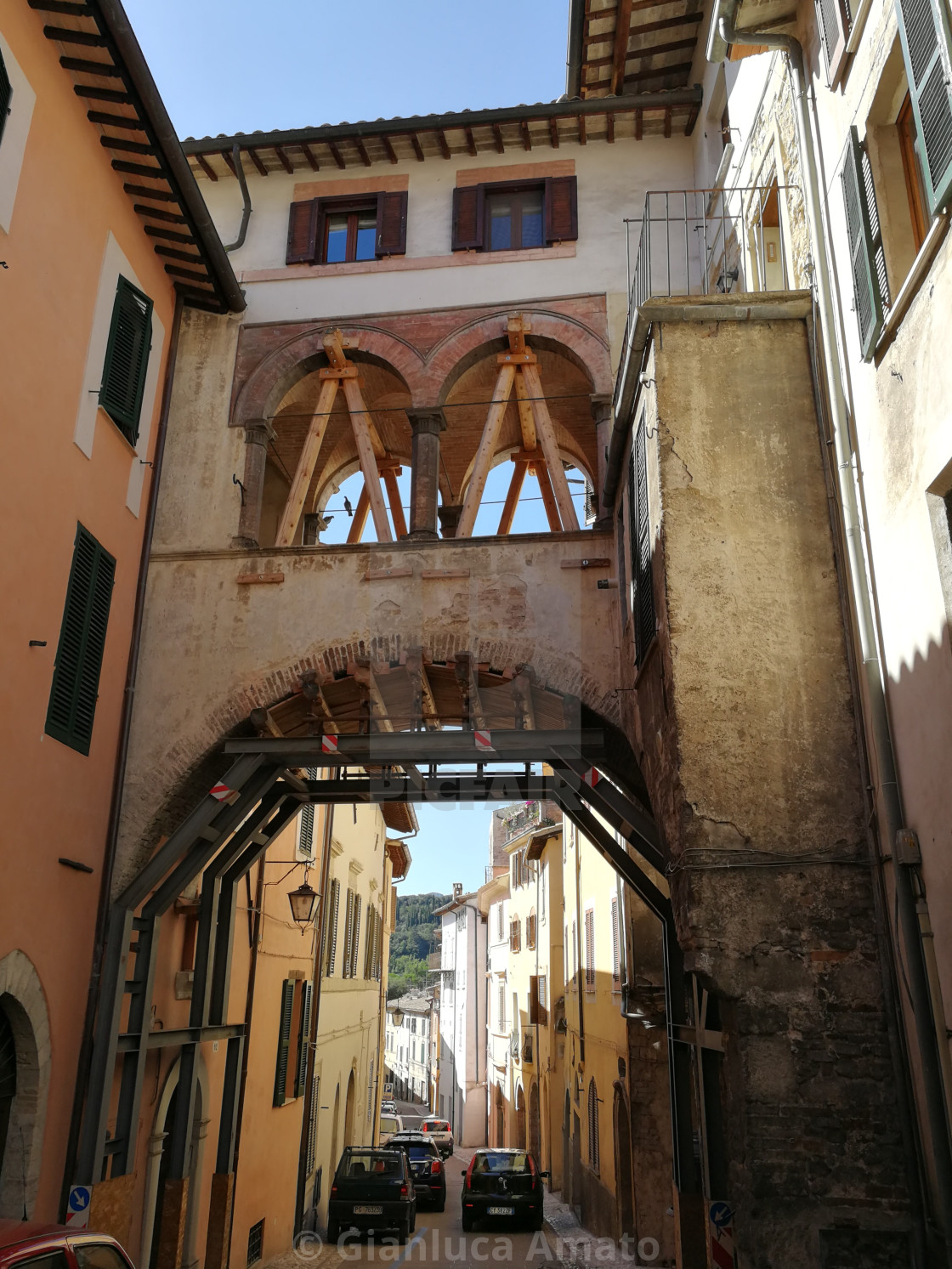 "Spoleto - Arco puntellato su via Monterone" stock image