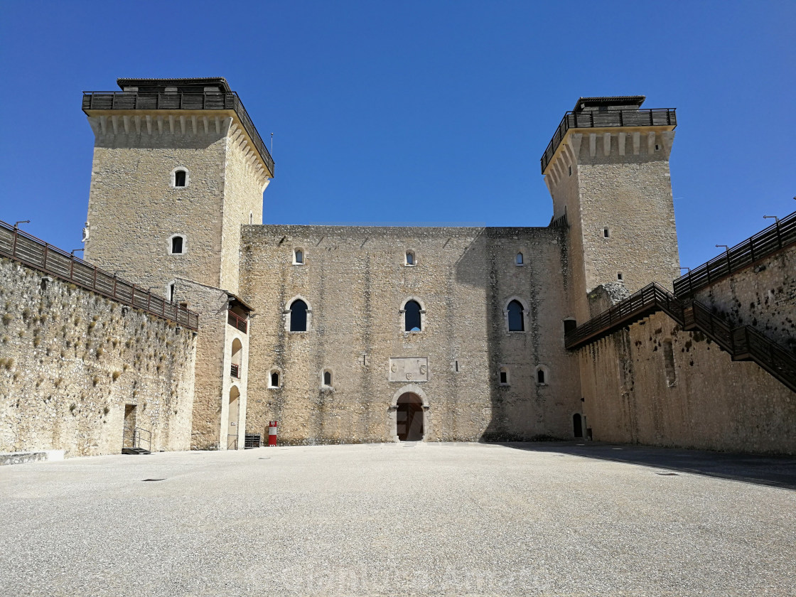 "Spoleto - Cortile delle Armi della Rocca di Albornoz" stock image