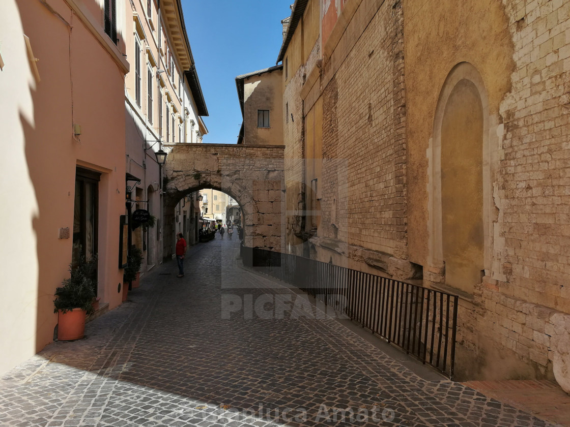 "Spoleto - Scorcio dell'Arco di Druso" stock image