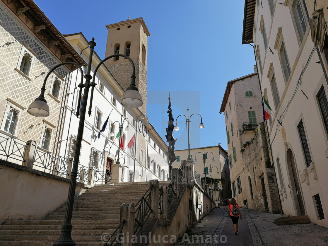 "Spoleto - Turista in via Municipio" stock image