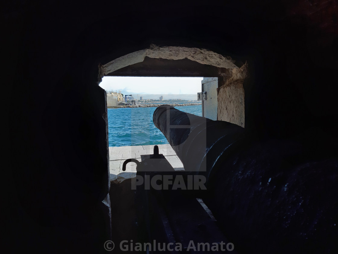 "Taranto - Cannone del Castello Aragonese" stock image