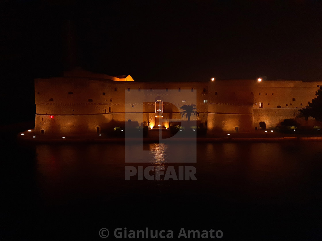 "Taranto - Castello Aragonese illuminato" stock image