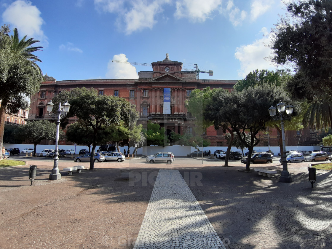 "Taranto - Palazzo Archita dai giardini di Piazza Garibaldi" stock image