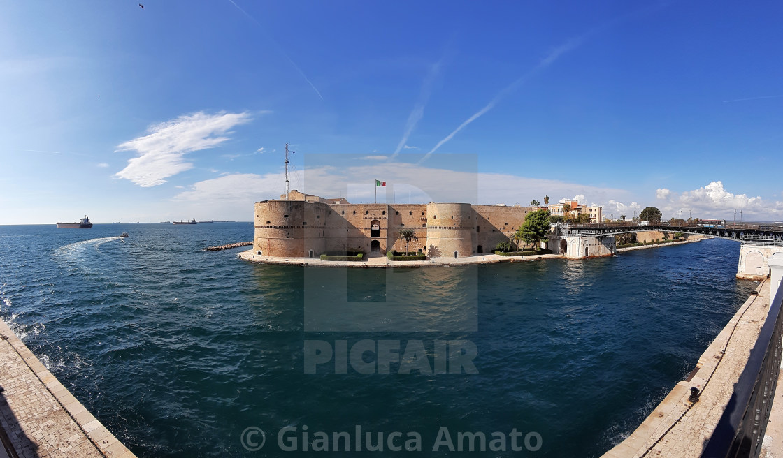 "Taranto - Panoramica del canale" stock image