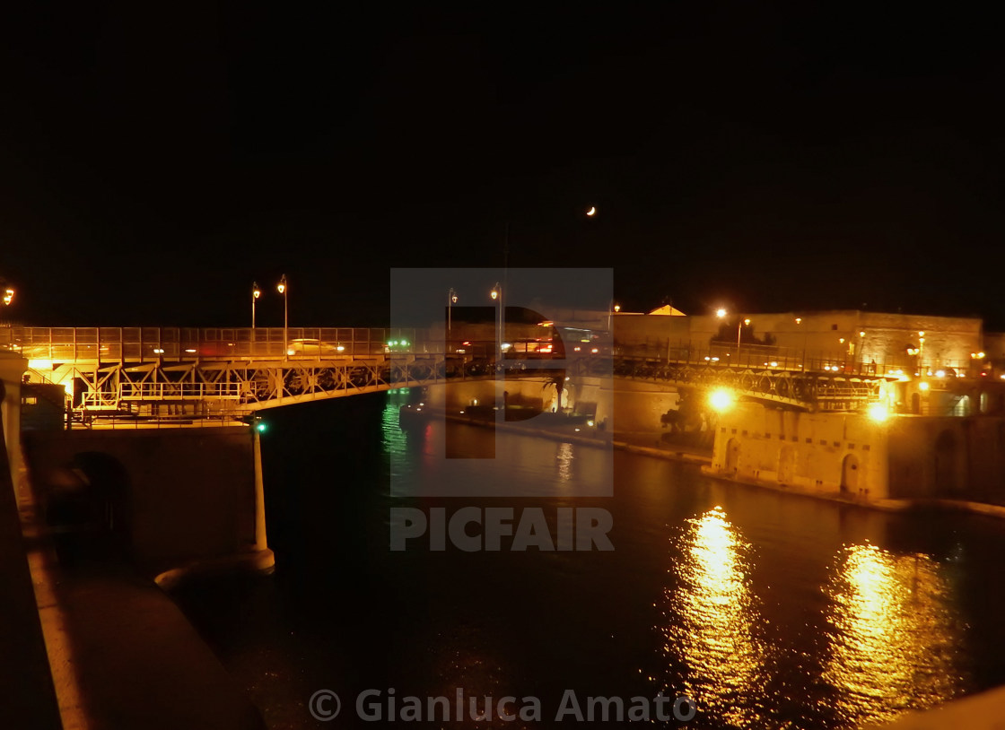 "Taranto - Ponte girevole di sera" stock image