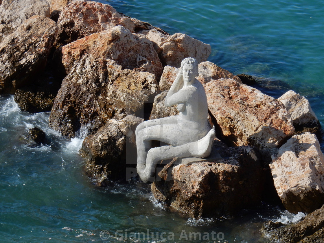 "Taranto - Sirena seduta sugli scogli" stock image