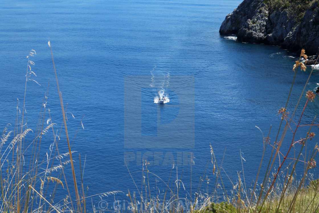 "Palinuro – Barca di turisti da Torre Quaglia" stock image