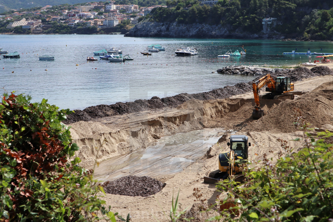 "Palinuro - Escavatori sulla spiaggia del porto" stock image