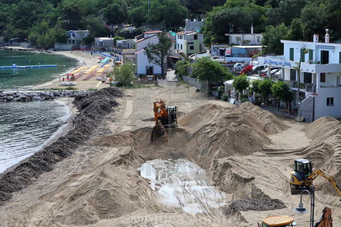 "Palinuro - Lavori sulla spiaggia del porto" stock image