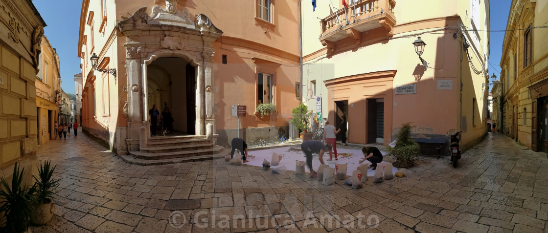 "Sant'Agata dei Goti - Panoramica di piazza municipio per l'infiorata" stock image