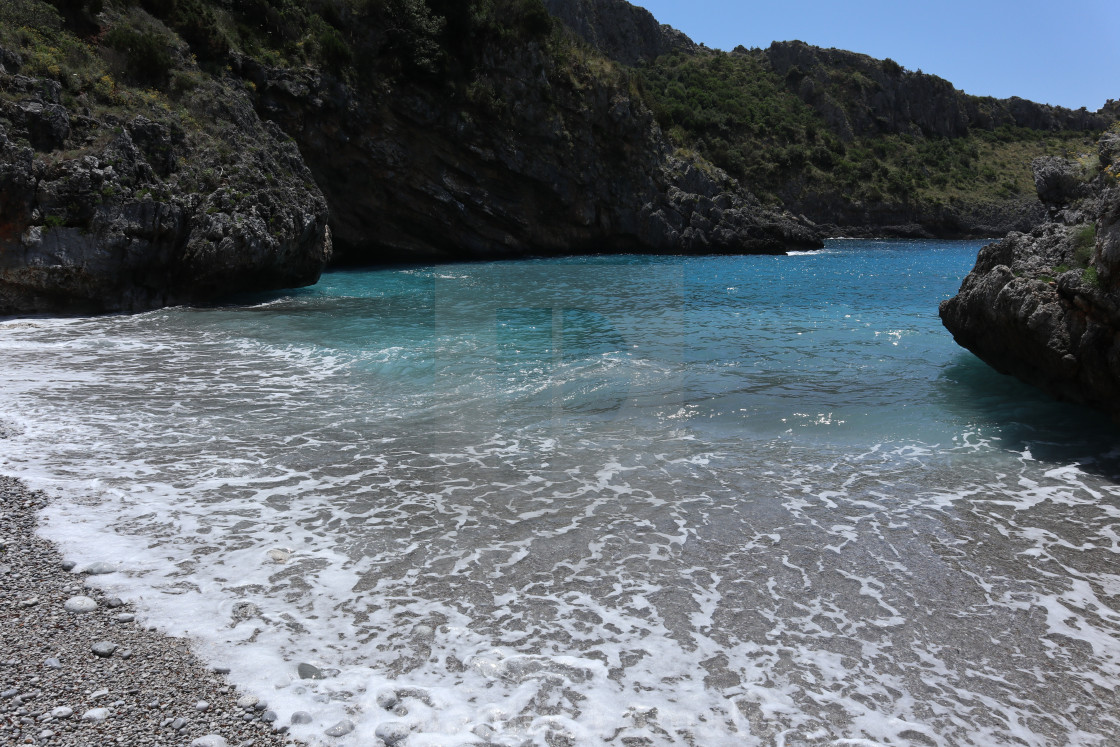 "Marina di Camerota - Onda sulla riva di Cala Bianca" stock image