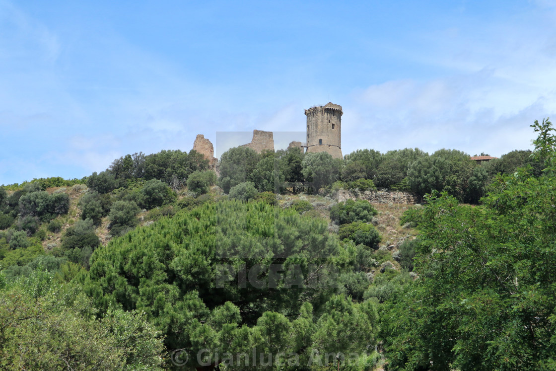 "Velia - Torre angioina dall'ingresso del parco" stock image