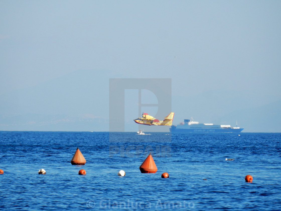 "Amalfi - Canadair dei Vigili del Fuoco" stock image