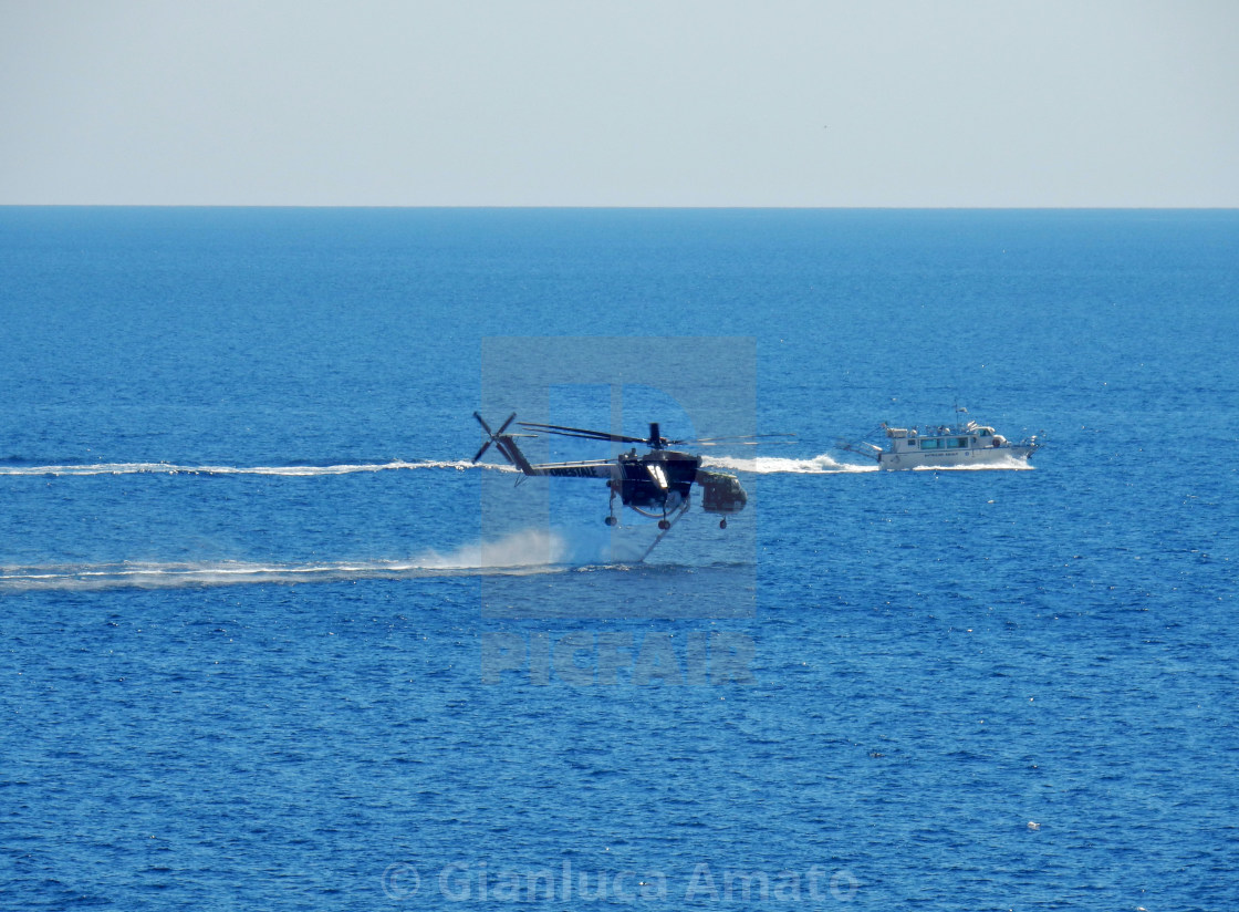 "Amalfi - Elicottero della Protezione Civile a pelo d'acqua" stock image