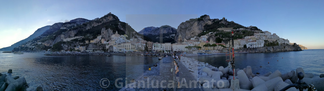 "Amalfi - Panoramica dal molo al tramonto" stock image