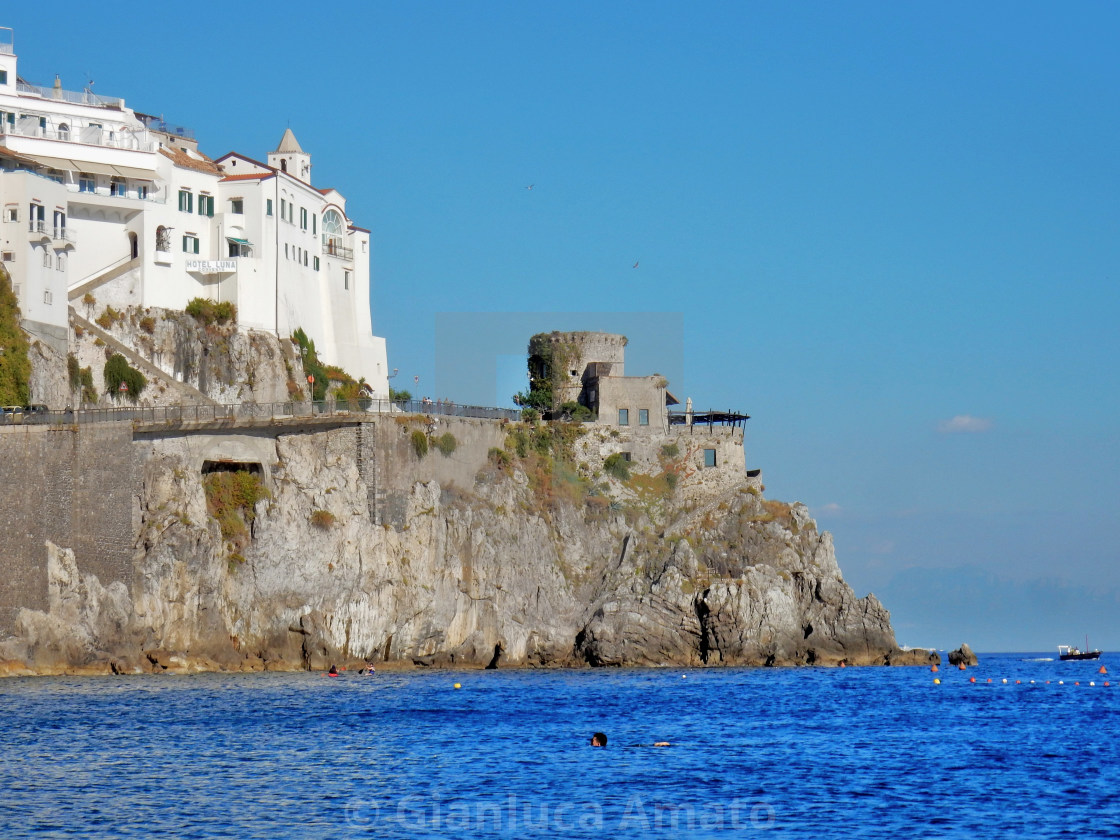 "Amalfi - Torre saracena dalla spiaggia" stock image