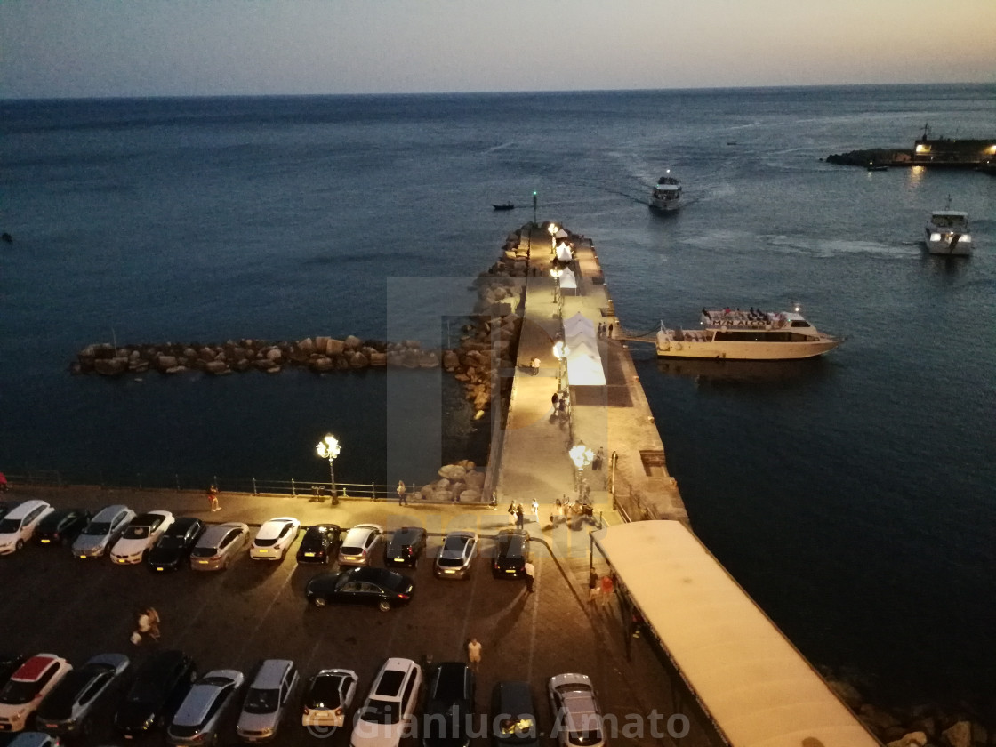 "Amalfi - Pontile del porto di sera" stock image