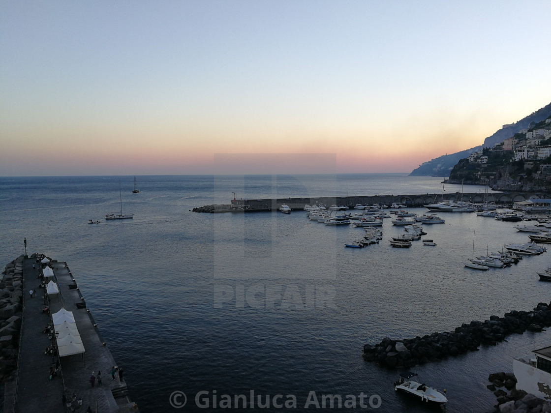 "Amalfi - Scorcio panoramico del porto al tramonto" stock image