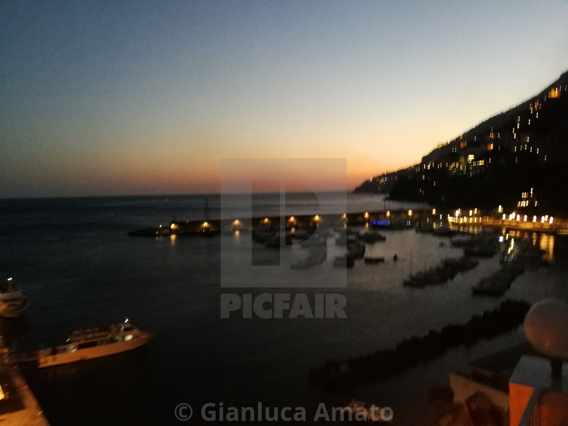 "Amalfi - Scorcio del molo al tramonto" stock image