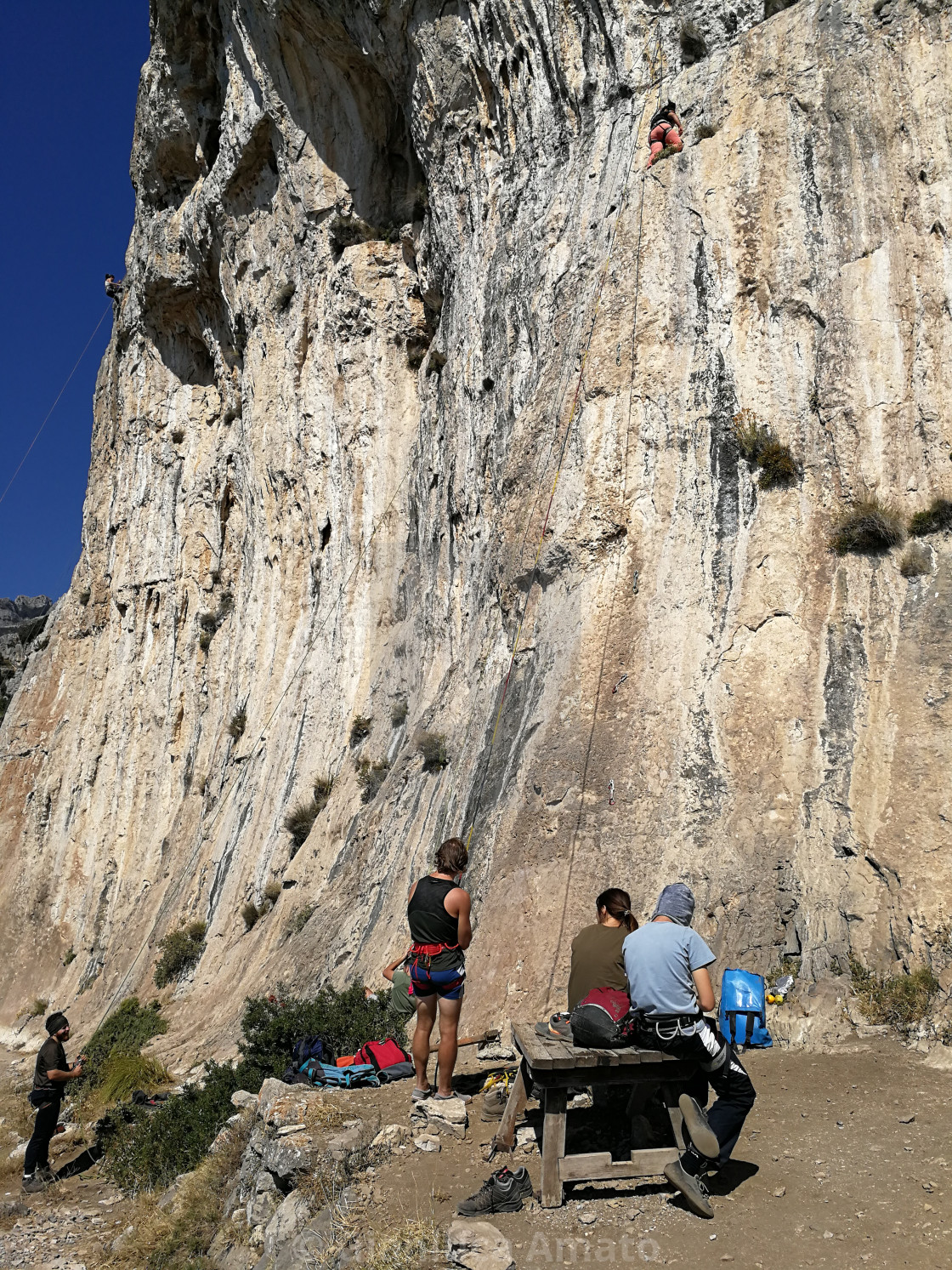 "Climber sulla Falesia degli Dei" stock image