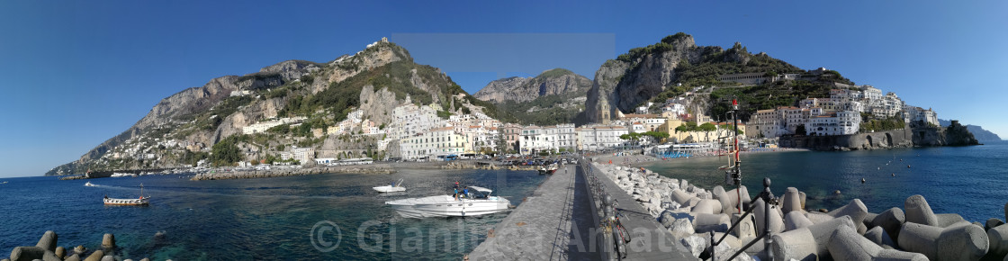 "Foto panoramica di Amalfi dal pontile" stock image