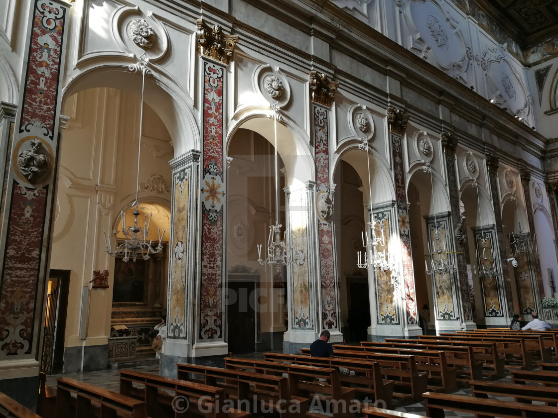 "Amalfi - Pilastri della navata del duomo" stock image