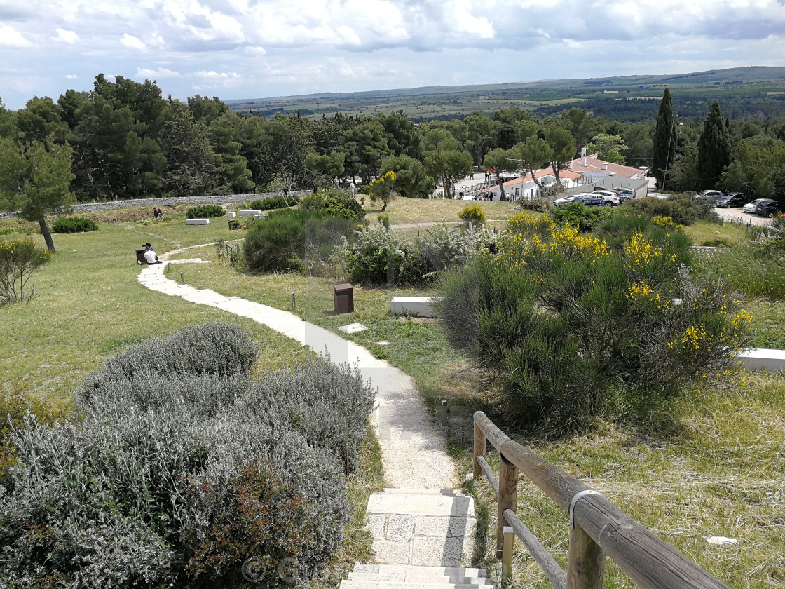 "Andria - Sentiero di accesso a Castel del Monte" stock image