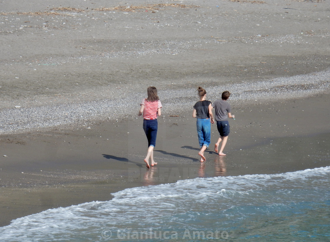 "Minori - Adolescenti in riva al mare" stock image