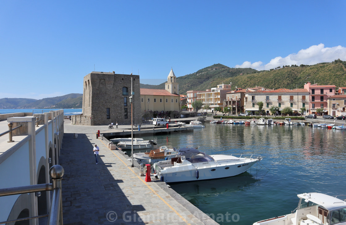 "Acciaroli - Panorama del porto dall'alto del pontile" stock image