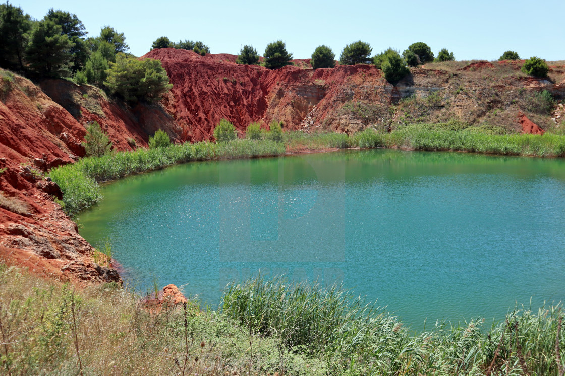 "Otranto - Panorama dalla riva del lago di bauxite" stock image