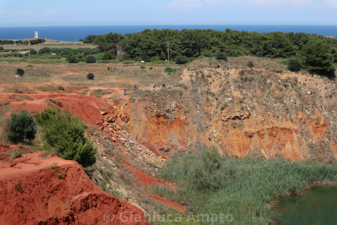 "Otranto - Turisti sulla cava di bauxite" stock image