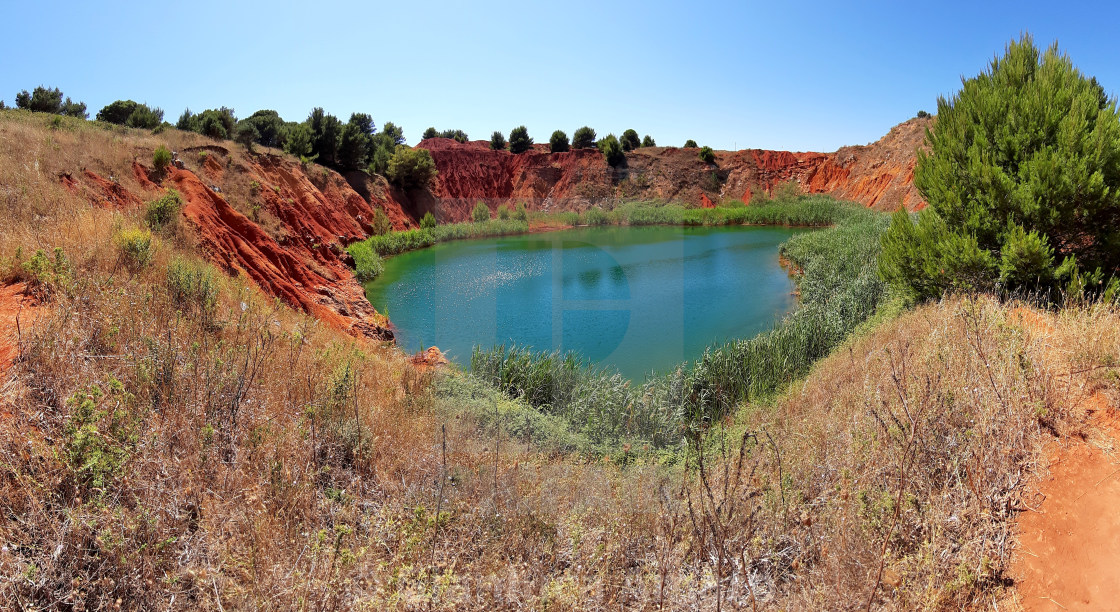 "Otranto - Foto panoramica del lago di bauxite" stock image