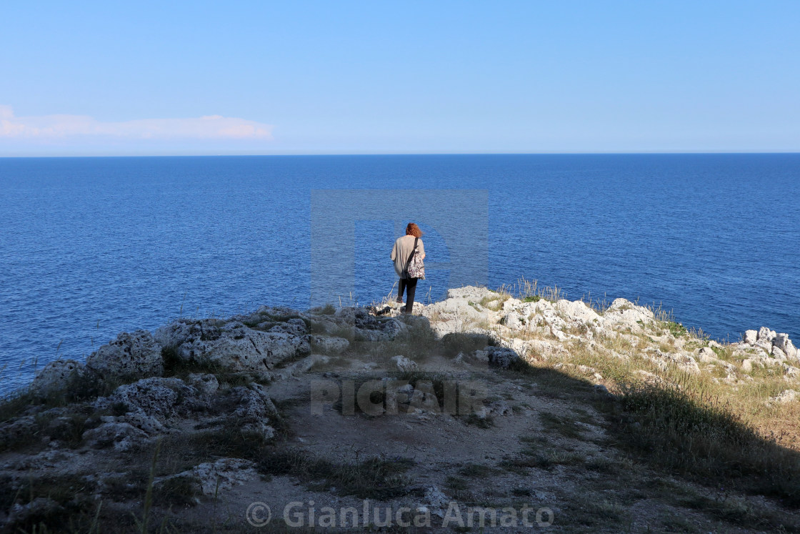 "Otranto - Turista all'estremità di Punta Palascia" stock image