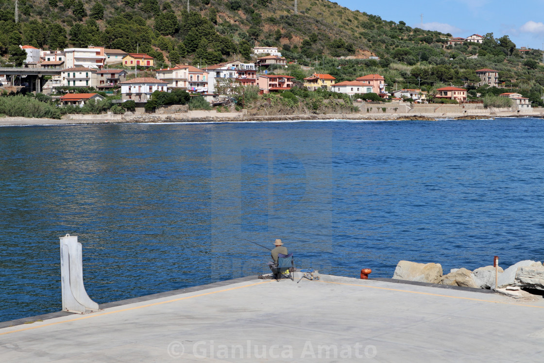 "Acciaroli - Pescatore sul pontile" stock image