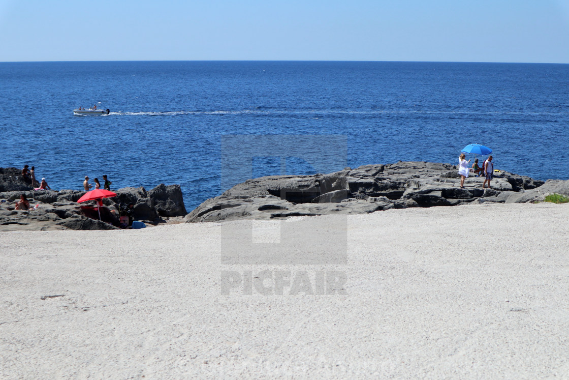 "Santa Cesarea Terme - Turisti sugli scogli di Porto Miggiano" stock image